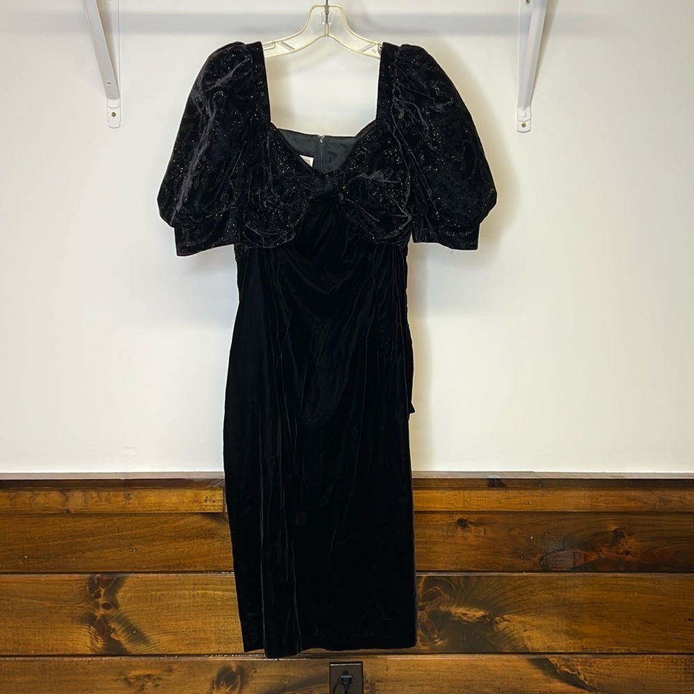 *Flawed* Scott McClintock Vintage Black Velvet Dress- 10‎